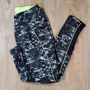 🔺️2(X)ist Black & Neon Digital Camo Athletic Pants Medium